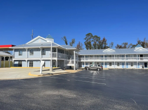 Key West Inn - Millbrook