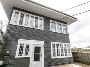 29th Street Trendy Lakeview Craftsman 8
