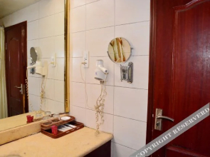 Ronghua Hotel(十堰荣华宾馆)