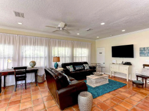 Sunset Point Apartment 4