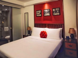 Butterfly on Wellington, Central