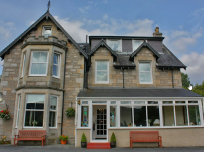 Tigh-na-Cloich Hotel
