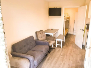 Rabbits Warren, A 2 Bed Holiday Let in The FOD