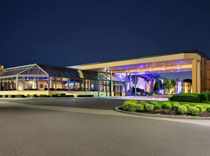 Days Hotel by Wyndham Allentown Airport / Lehigh Valley