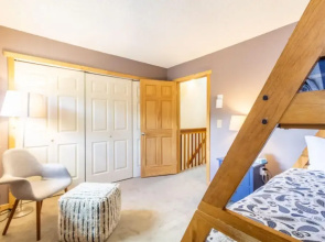Spacious pet Friendly Condo Near Hiking/skiing by Summit County Mountain Retreats