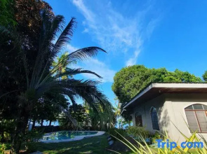 Exclusive Beachfront Vacation House with Pool