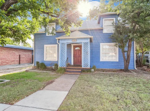 The Old Downtown Historic Grand Prairie House 4 Bedroom Home by RedAwning
