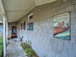 Apartment w/ Gas Fireplace ~ 1/2 Mi to Beach!