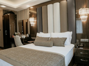 Grand Lark Otel