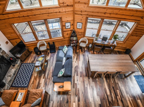 Swimming Bear Lodge 4 Bedroom House