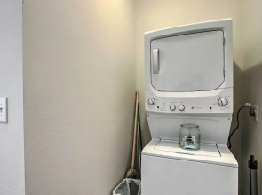 Pet-friendly Cottage, 3 Blocks to Main St!