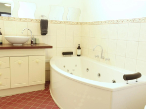 South Freo Bungalow The Hidden sanctuary with Spa Bath