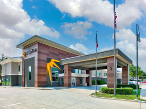 La Quinta Inn & Suites by Wyndham Dallas - Las Colinas