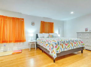Gulf Breeze Vacation Rental for 2 w/ Pool Access!