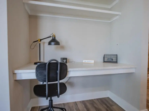 Luxurious 2 BR 2BR Downtown Apartment