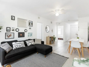 Charming 2 Bedroom Apartment in Victoria Park