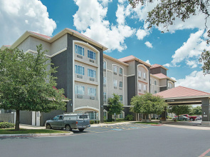La Quinta Inn & Suites by Wyndham San Antonio Northwest
