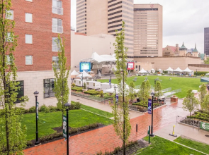Convenient Apartments Near The Commons