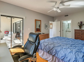 Condo w/ Pool! 6 Mi to Beach & Dtwn Naples