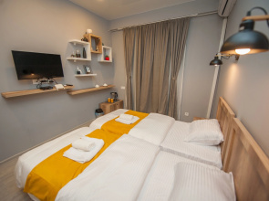 Easy Hotel