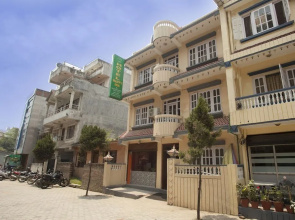 Oyo 372 Hotel Happy Inn