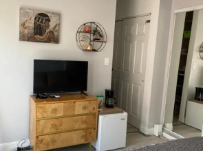 Cozy Studio near Atlantic Ave w/private patio