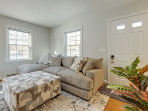 Niantic Duplex w/ Deck < 1 Mi to Beach + Boardwalk