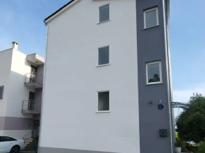 Large 95 m2 apt w. the sea View, Balcony and gar