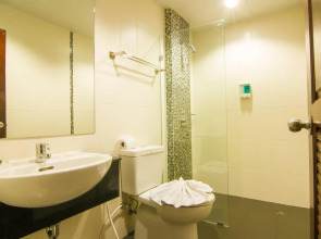 Patong Hemingway's Hotel