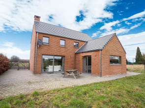 Charming Holiday Home in Seloignes with Garden