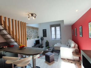 Hyper center, air-conditioned, for 4A lot of charm and character #C3