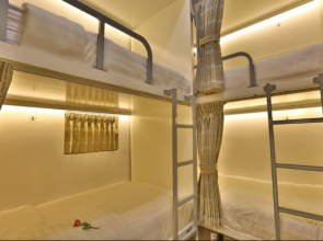 Scott @ 31st Street - Hostel