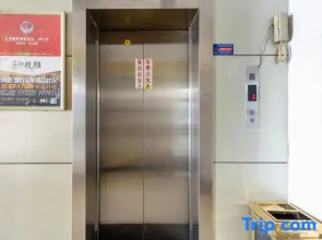 Xindongfang Express Hotel (Lvliang Longfeng Street)