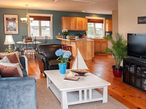 Cozy Harbor Cottage