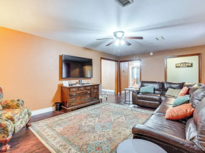 < 1 Mi to Main St Berryville: Spacious Family Home