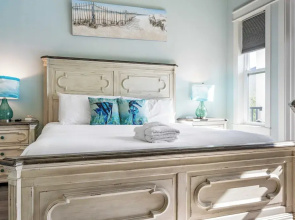 Sungazer Chateau by Avantstay Short Walk to the Beach + Pool Access