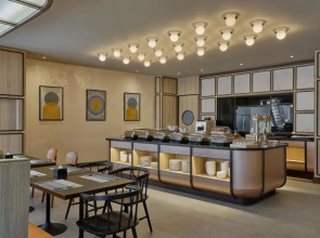 The Quarter Onnut by UHG