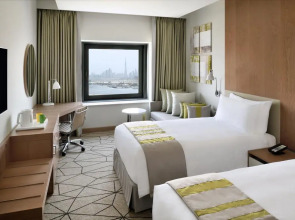 Отель Holiday Inn & Suites Dubai Festival City an IHG