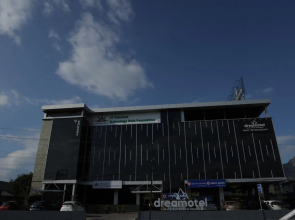 Dreamotel Luxury Suites and Rooms