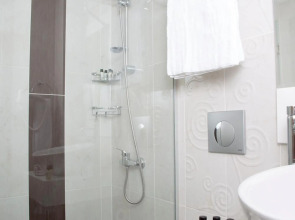 Golden Rain Hotel Old City