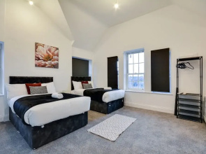 Wigan - Apartment - Sleeps 6 - Parking