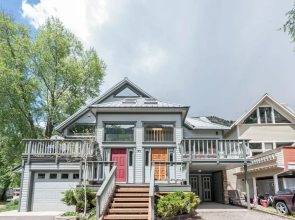 Mountain House East by AvantStay Close to the Slopes and Town