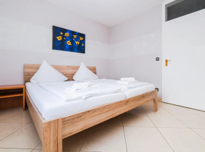 G & L Hotel