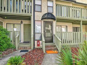 Myrtle Beach Condo: Balconies, Walk to Beach!