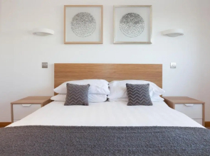 Executive Riverside 3 Bed Apartment