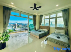 Kuching City Center Apartment With City View