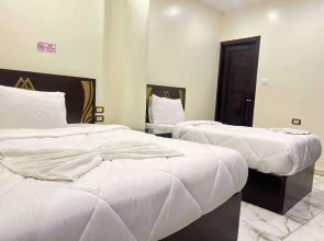 City pyramids inn