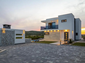 Luxury villa Mia