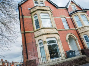 1 bed central Cardiff apartment with free parking