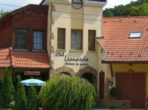 Club Leonardo Étterem És Panzió